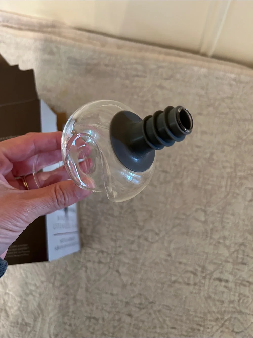 NEW Williams Sonoma Mouth-blown Glass Bottle Aerator with Silicone Gasket